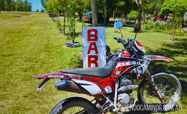 Honda Tornado, La Demente, frente al nuevo bar de km 501