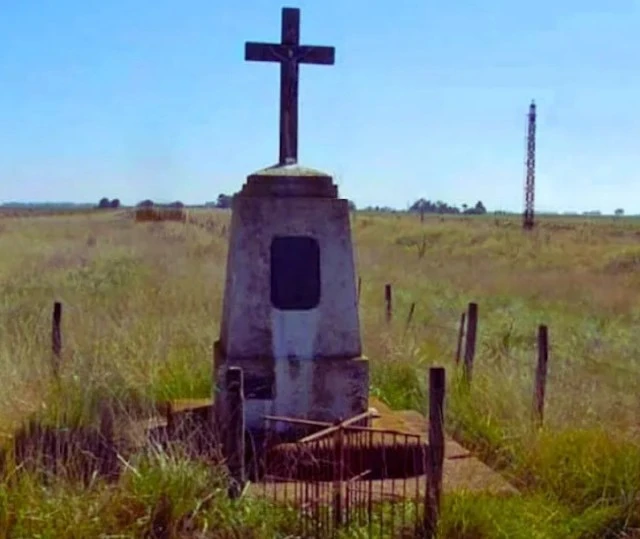Monolito estacion primavera, siguiendo caminos